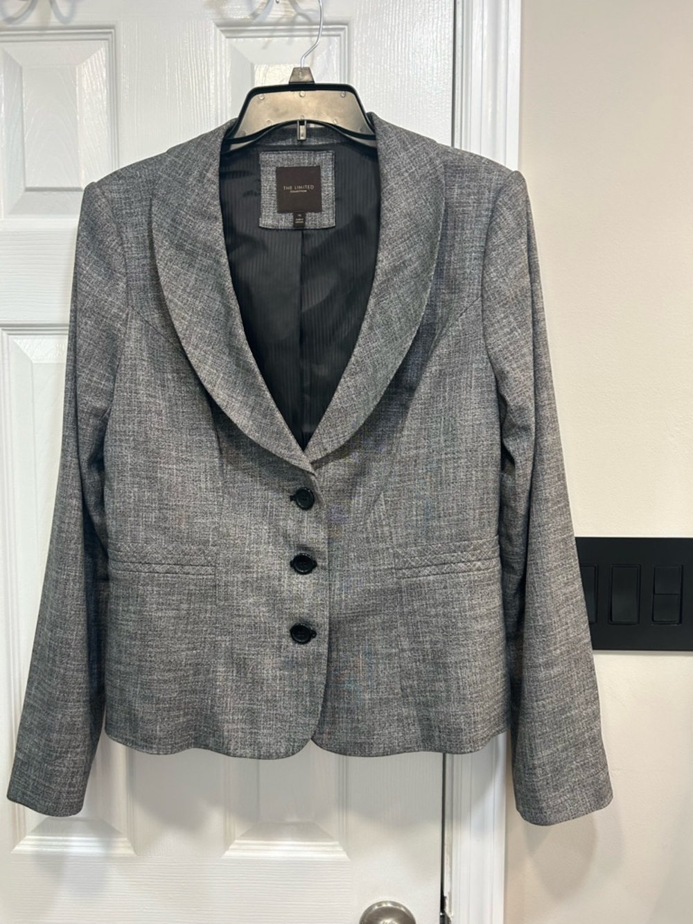 Limited Collection Womens Gray Blazer Suit Jacket with a 3-button closure sz 14
